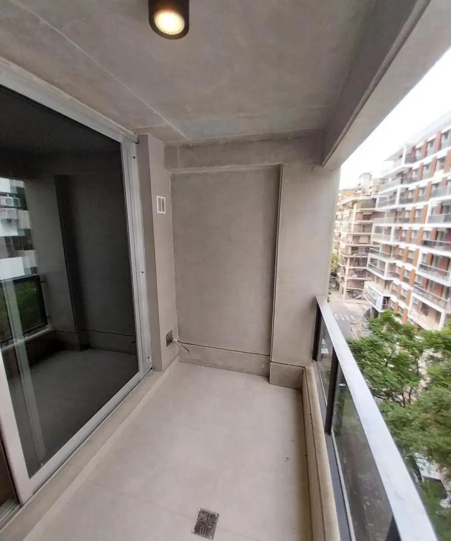 San Juan 536, departamento 1 dormitorio, 57 m2, balcón al frente. 4