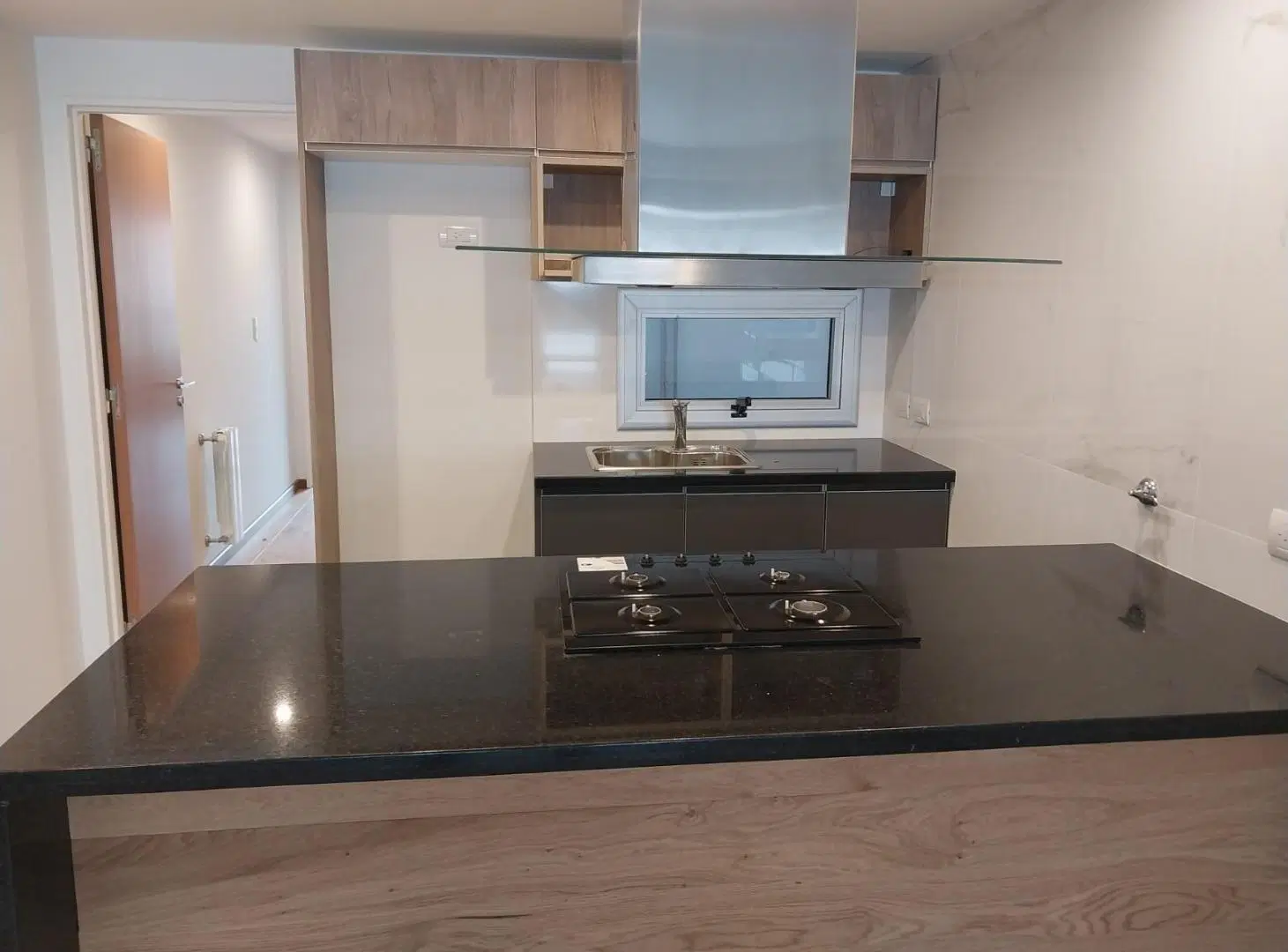 San Juan 536, departamento 1 dormitorio, 57 m2, balcón al frente. 2
