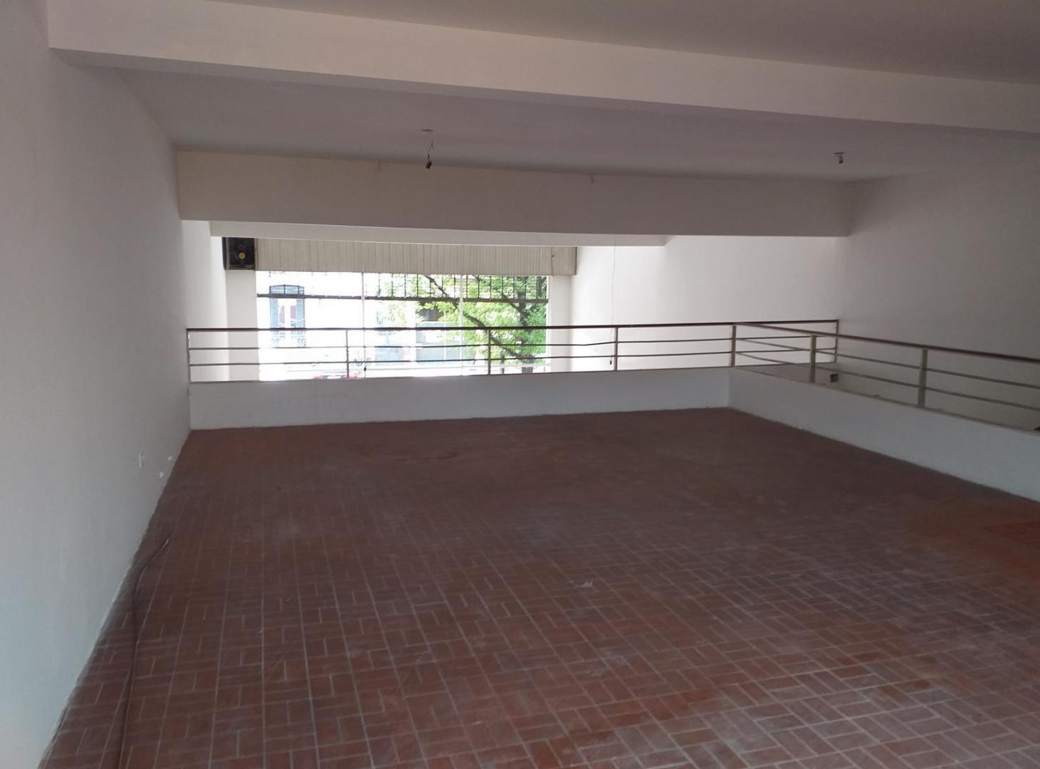 Foto de Cafferata 300, local con amplio frente, 230 m2 cubiertos.-, imagen 1