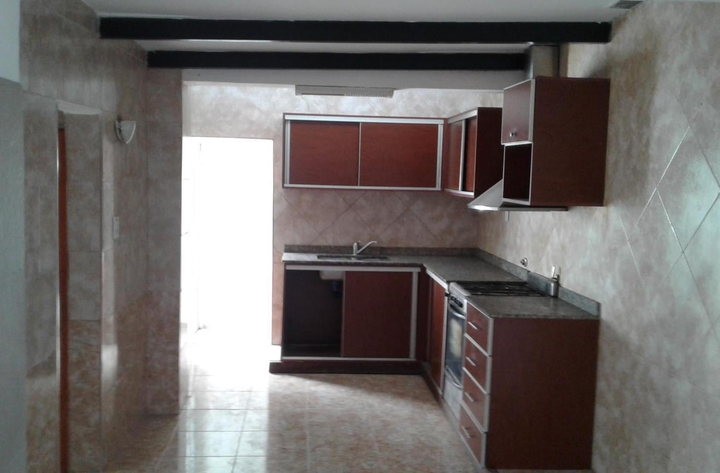 Foto de Arroyito, pasillo único, 2 dormitorios, patio con parrillero, terraza.-, imagen 2