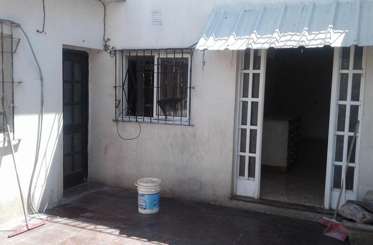 Foto de Arroyito, pasillo único, 2 dormitorios, patio con parrillero, terraza.-, imagen 1