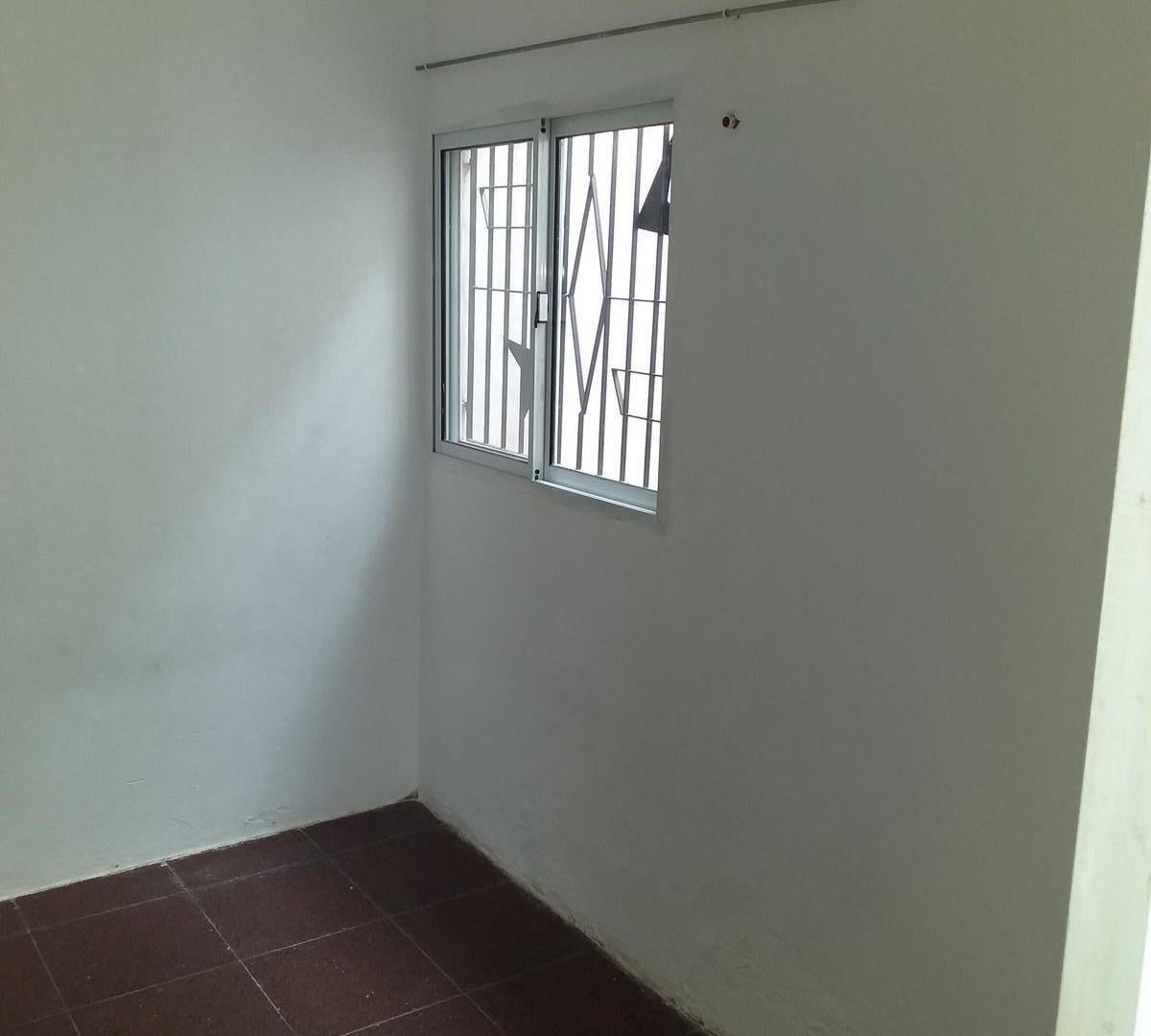 Foto de Arroyito, pasillo único, 2 dormitorios, patio con parrillero, terraza.-, imagen 3