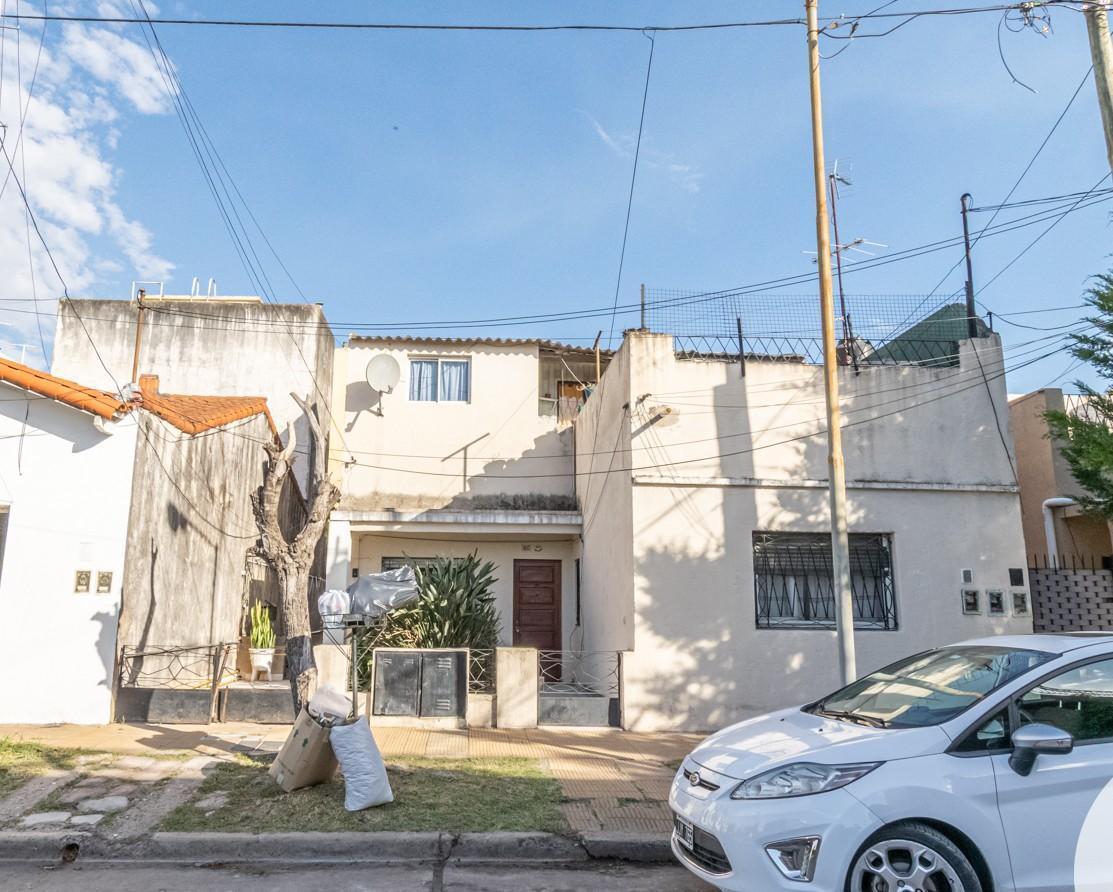 Venta PH 8 ambientes a Refaccionar, 2 plantas 4 dormitorios multifamiliar Villa Ballester