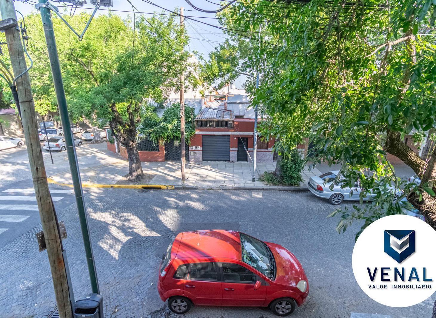 Venta Casa Comercial o Residencial 6 ambientes, 5 dormitorios, 3 baños completos, 3 plantas