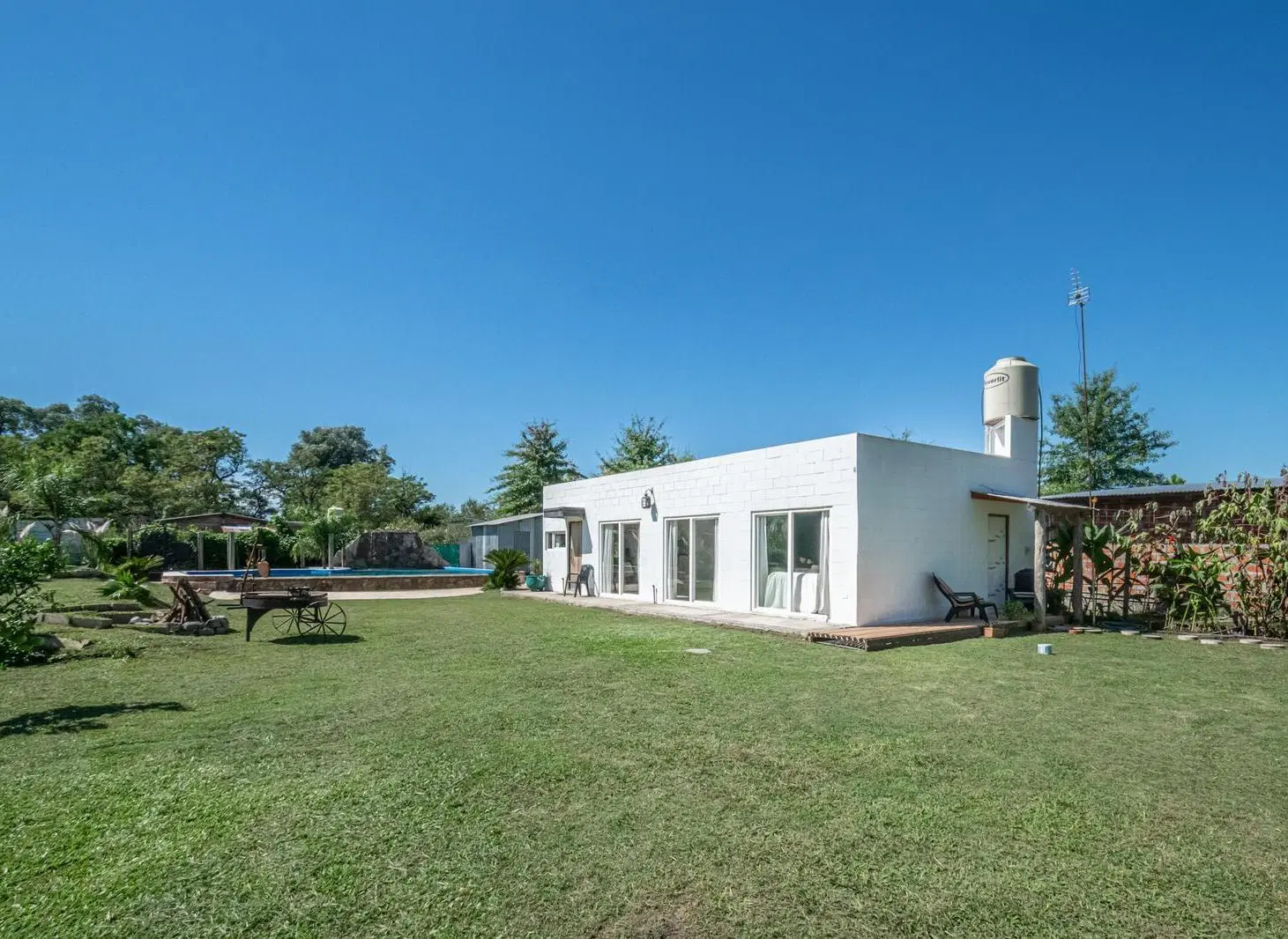 Venta Casa tipo Loft en Escobar con gran parque y pileta, Barrio los pájaros, El Cazador 3