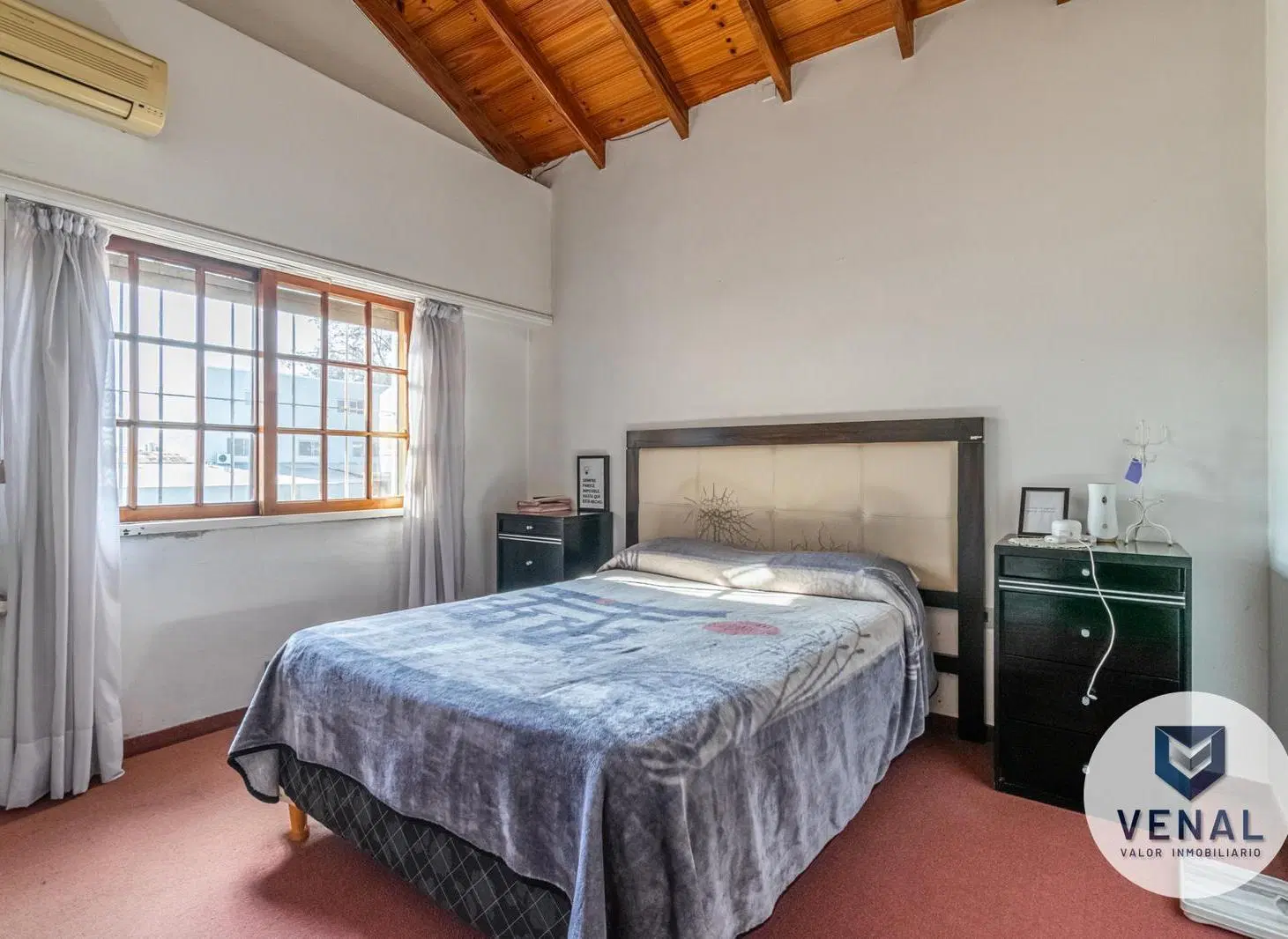 Venta casa 5 ambientes, 3 dormitorios, quincho, pileta, fondo, parrilla en el centro de Escobar 2