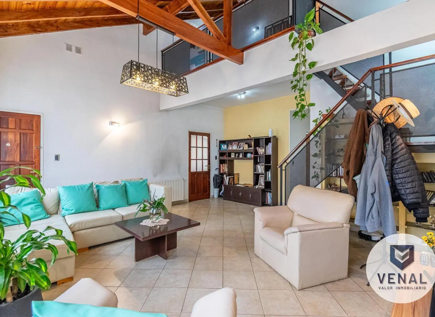 Venta casa 5 ambientes, 3 dormitorios, quincho, pileta, fondo, parrilla en el centro de Escobar 4