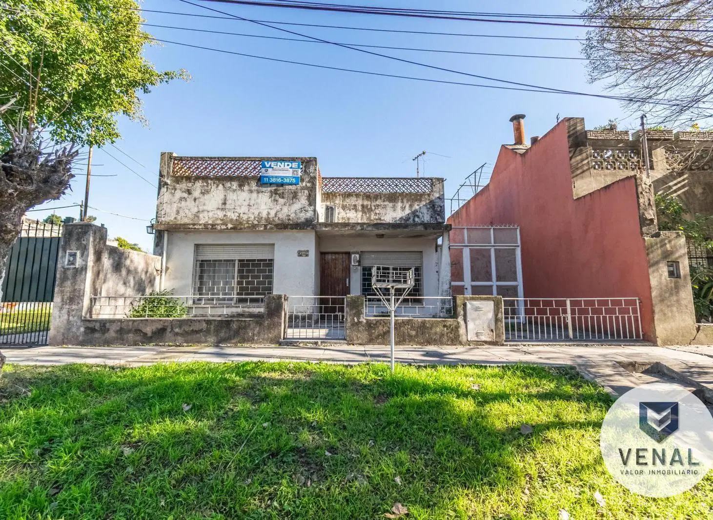 Venta Casa 4 ambientes, 3 dormitorios, patio, terraza, cochera pasante, José León Suárez 2