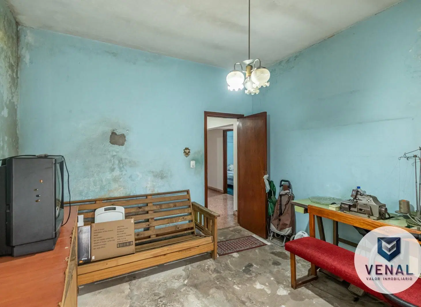 Venta Casa 4 ambientes, 3 dormitorios, patio, terraza, cochera pasante, José León Suárez 3