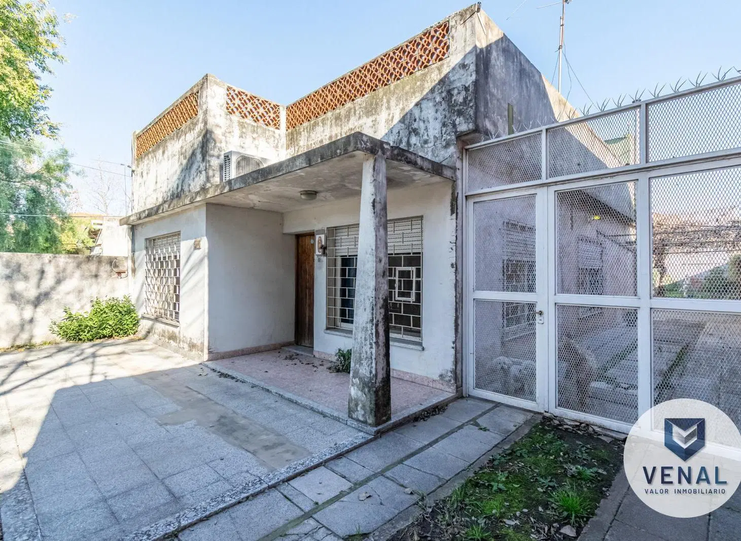 Venta Casa 4 ambientes, 3 dormitorios, patio, terraza, cochera pasante, José León Suárez 5