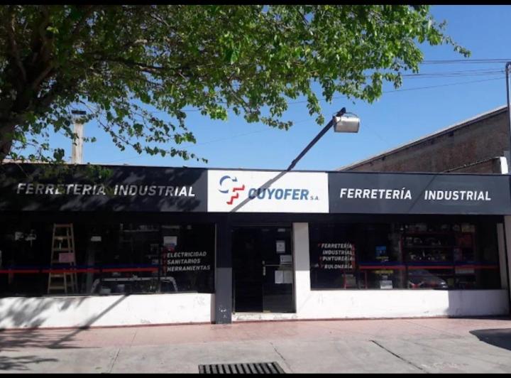 Local comercial con galpón en alquiler 2