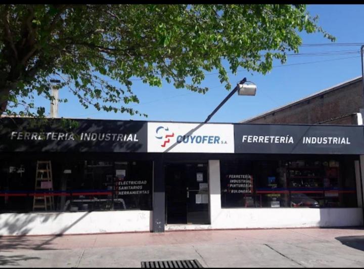 Local comercial con galpón en alquiler 4