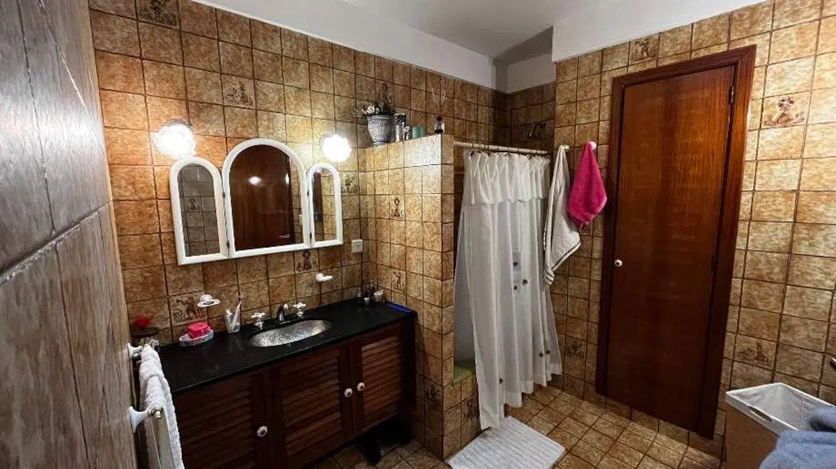Casa en venta barrio parque bernal 1