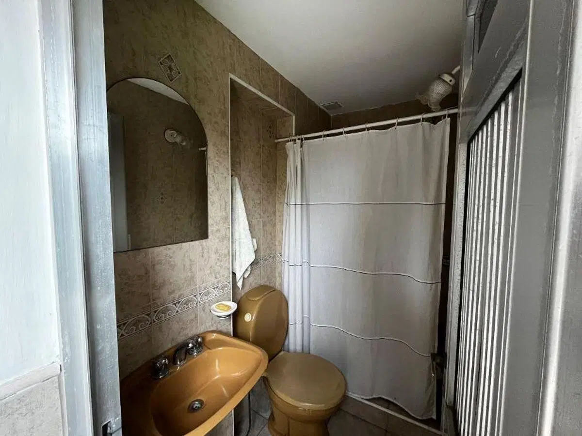 Casa en venta barrio parque bernal 4