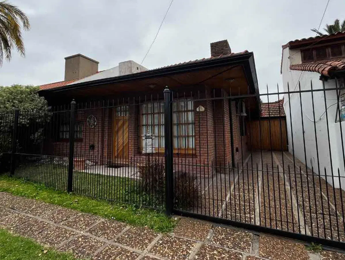 Casa en venta barrio parque bernal 3