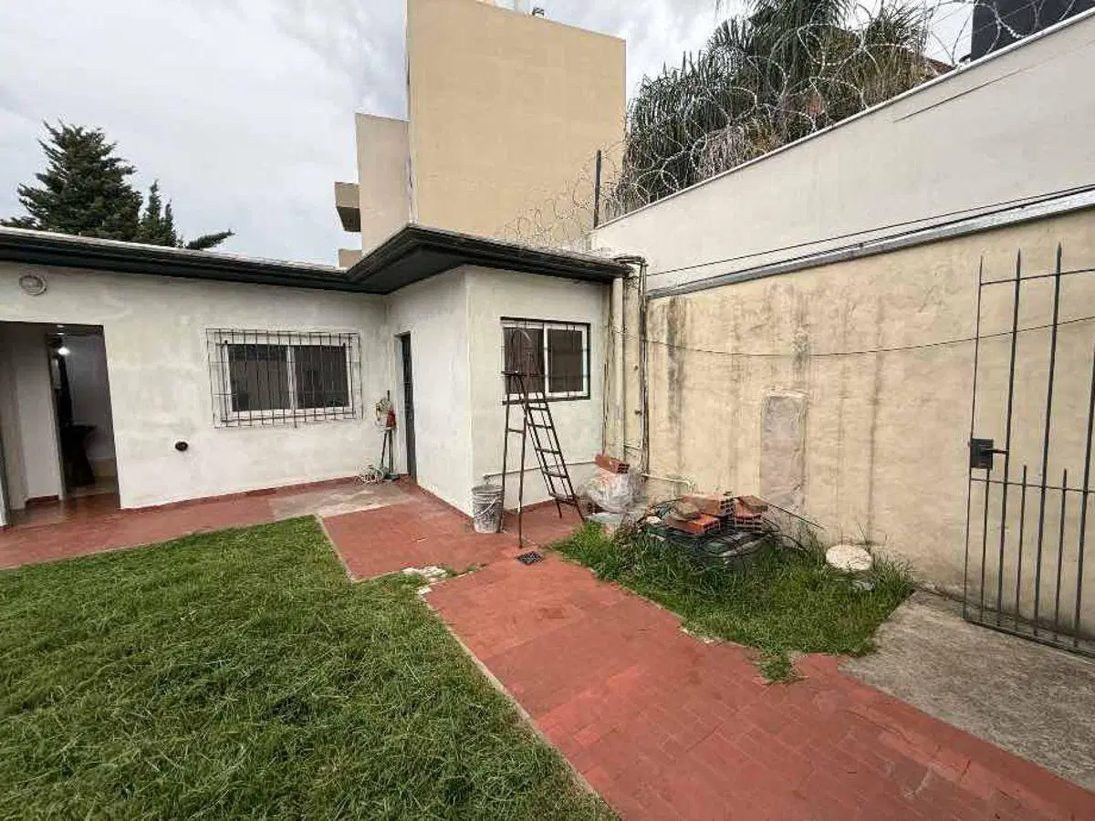 Casa PH venta Bernal Centro 4