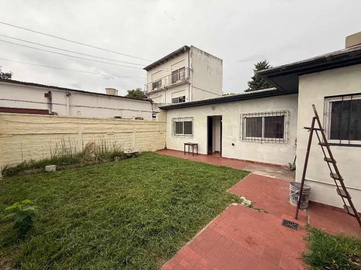 Casa PH venta Bernal Centro 2