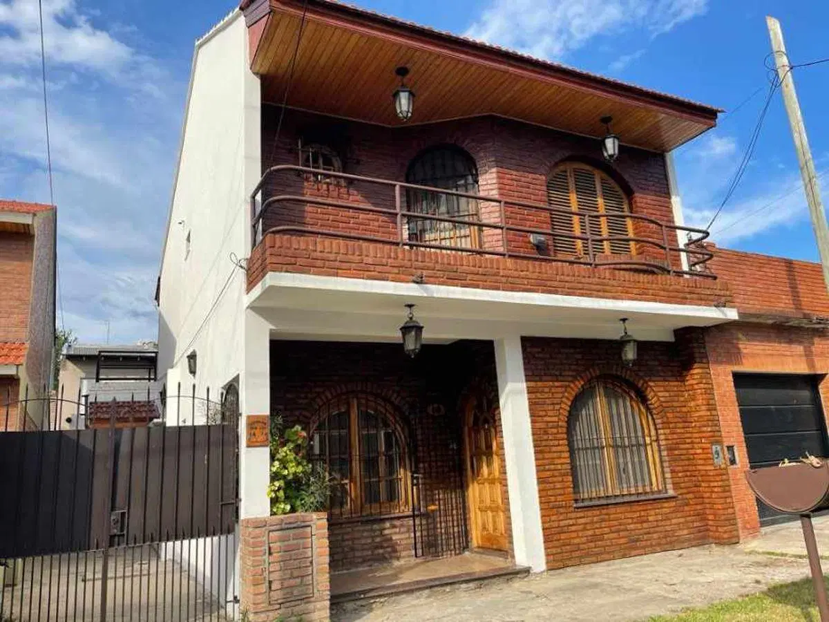 Casa PH venta Bernal Oeste 3