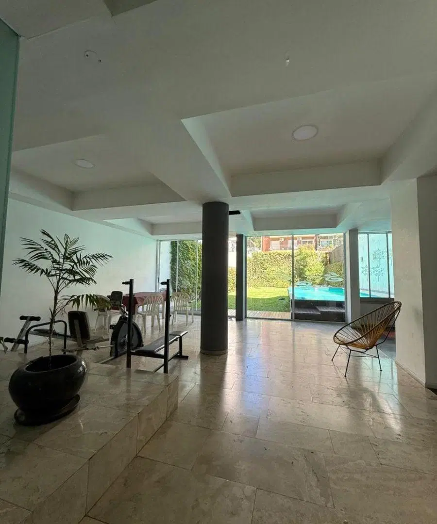 2 ambientes al frente con balcon, baño, toil, cocina, lavadero incorp.Pileta, sum en pb, sauna. 2