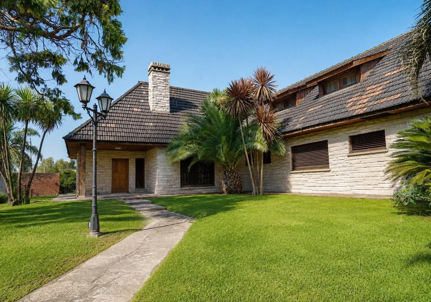 Venta casa 6 ambientes con pileta y quincho con parrilla 4