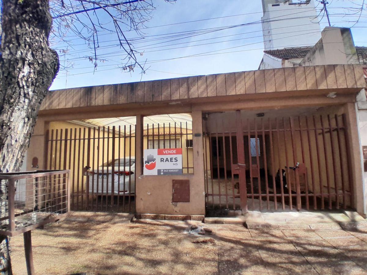 CASA A REMODELAR- - SAN LORENZO 2700 STA FE - 3 DORM C/2 COCHERAS . PATIO