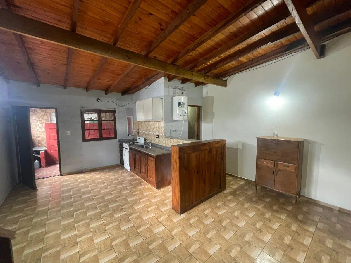 Departamento primer piso por escalera tres ambientes Av. Champagnat y Av. Colón 1