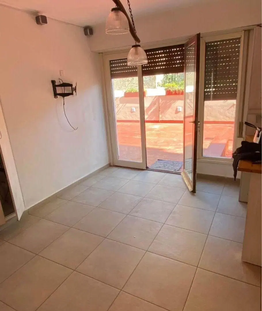 Departamento con 2 dormitorios en alquiler en La Perla con patio y cochera cubierta 5