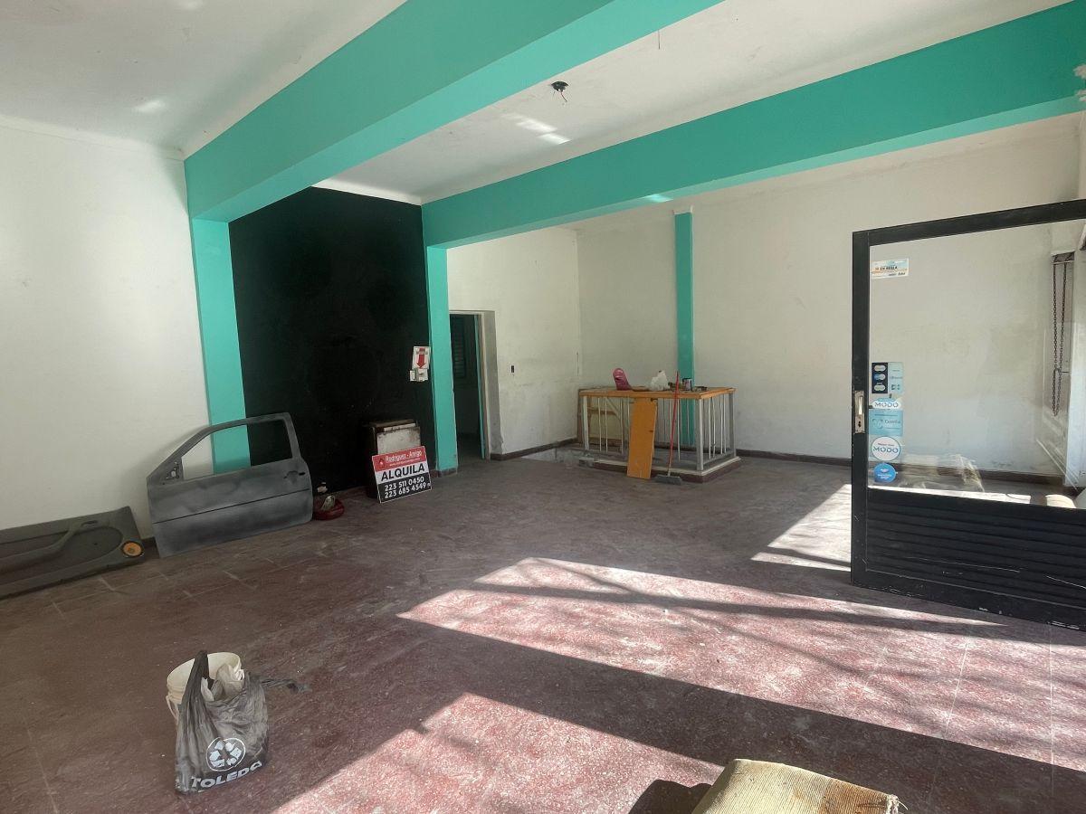 Foto de Local comercial de 80 m² en alquiler en Nueva Pompeya sobre avenida, imagen 2