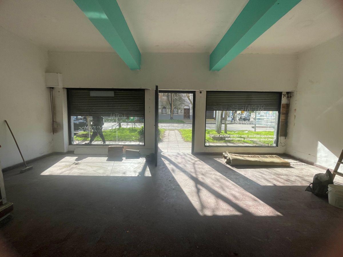 Foto de Local comercial de 80 m² en alquiler en Nueva Pompeya sobre avenida, imagen 5