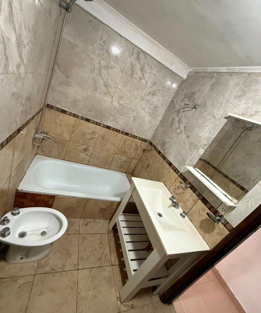 Foto de Departamento de 80 m² con 2 habitaciones en alquiler en Tejedor y, imagen 3