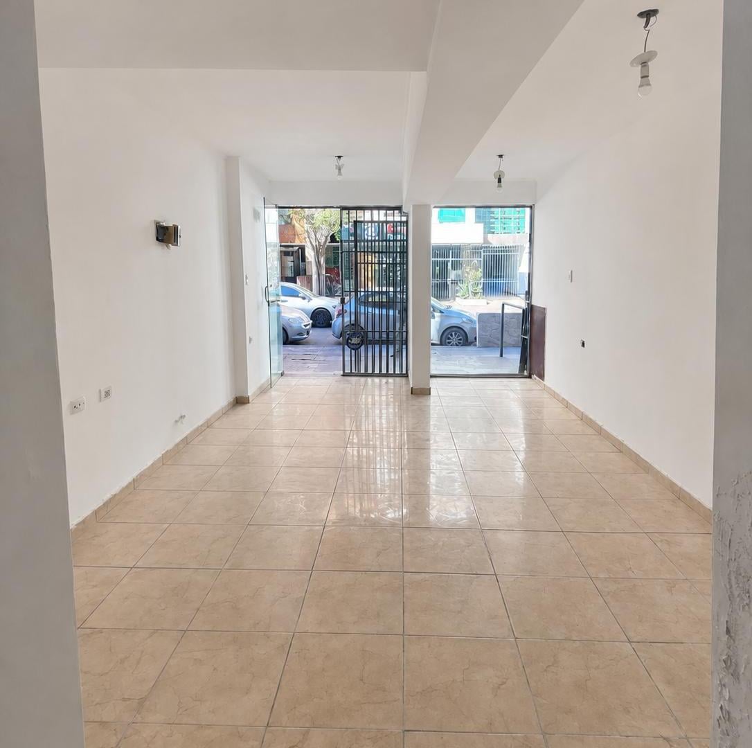 Foto de Local Comercial en Alquiler · 26 m² · 2 baños · Calazans 58, imagen 1