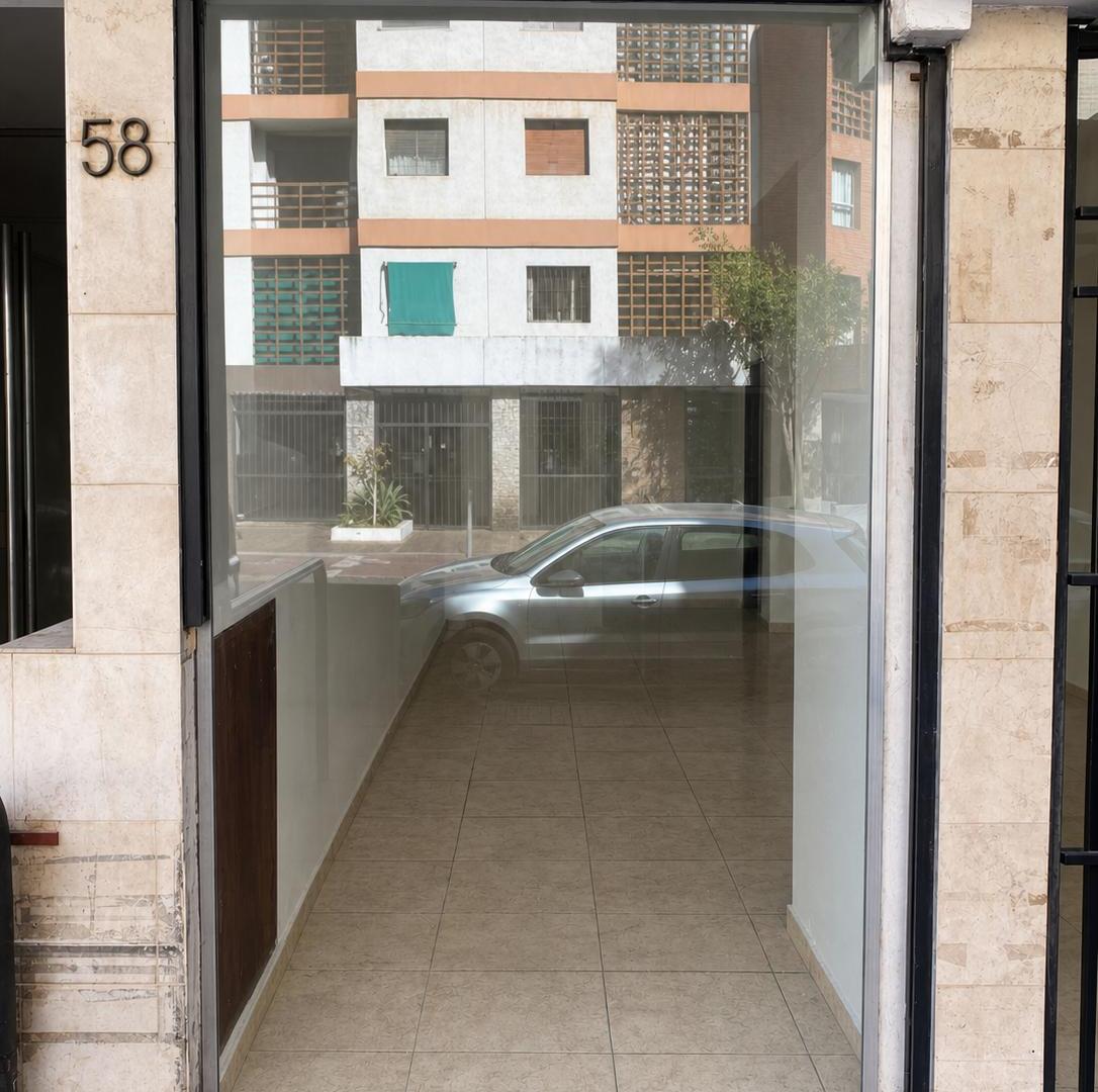 Foto de Local Comercial en Alquiler · 26 m² · 2 baños · Calazans 58, imagen 4
