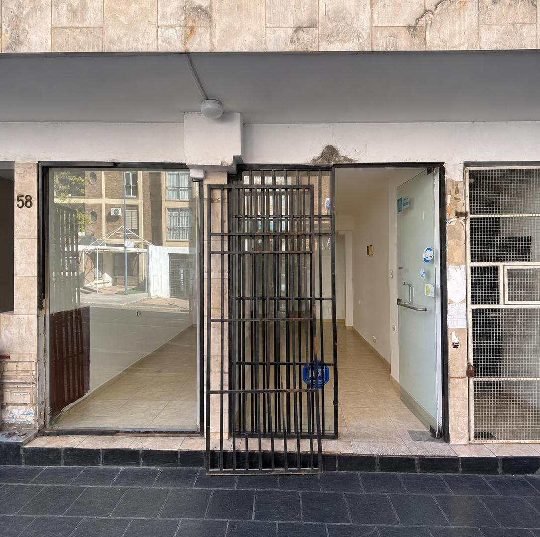 Foto de Local Comercial en Alquiler · 26 m² · 2 baños · Calazans 58, imagen 3