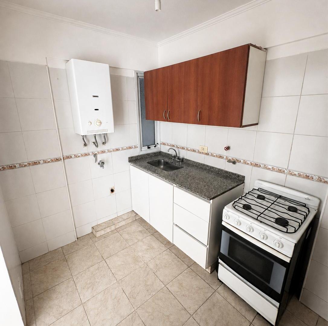 Foto de Departamento en venta de 1 dormitorio · Con balcón · Caseros 874, imagen 4