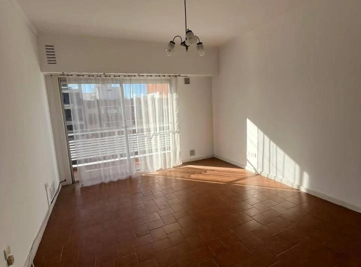Departamento de 2 ambientes en zona La Perla 2