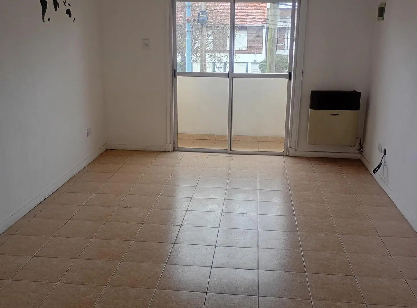 Departamento 3 ambientes en Cataluña y Av. Tejedor 3