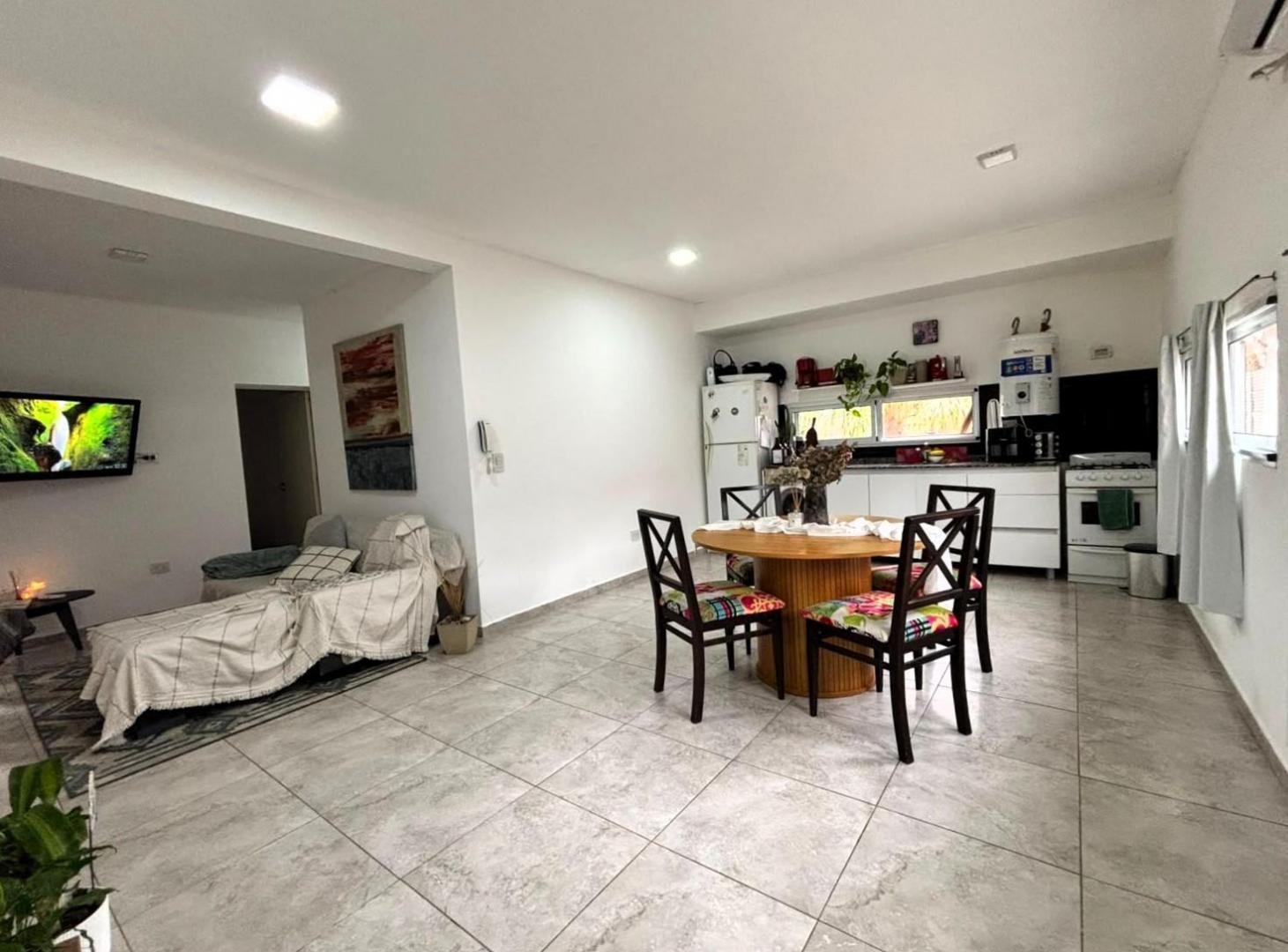 Foto de Departamento de dos dormitorios y patio en planta baja - Funes, imagen 1