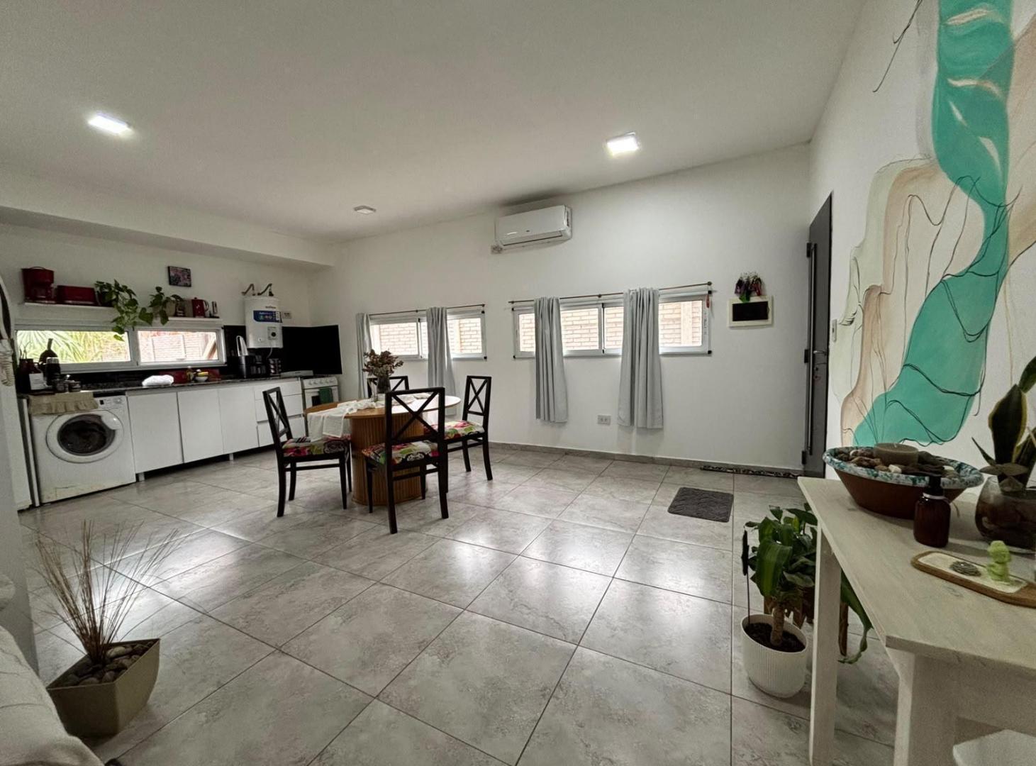 Foto de Departamento de dos dormitorios y patio en planta baja - Funes, imagen 2