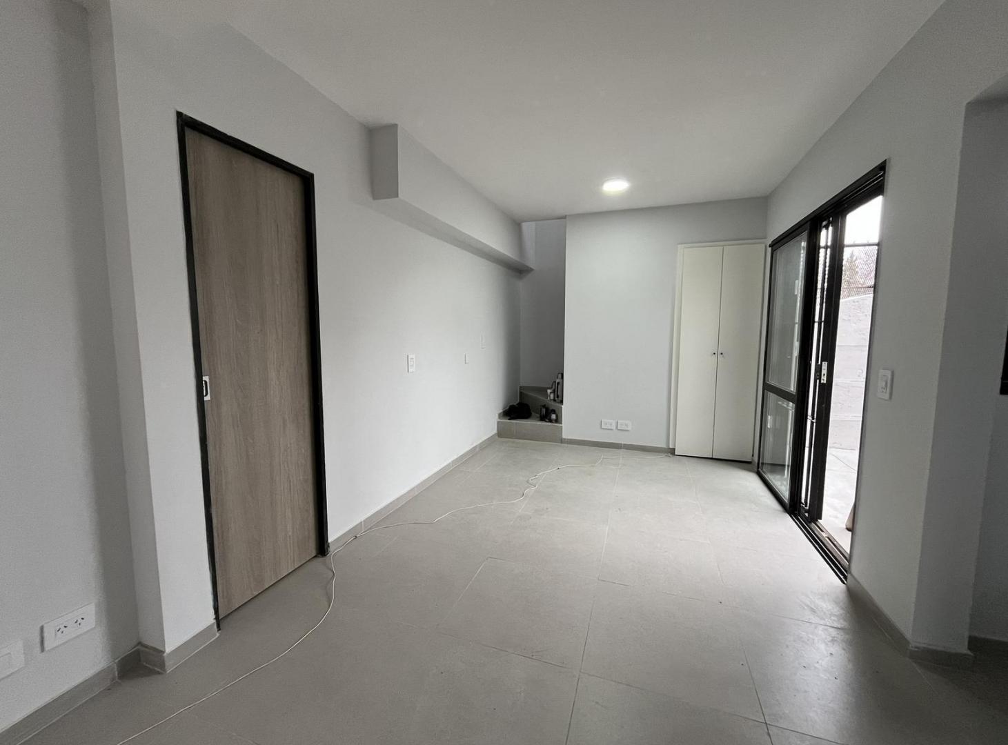 Foto de Venta Casa 3 dormitorios comodín totalmente reciclado en Lomas de, imagen 2