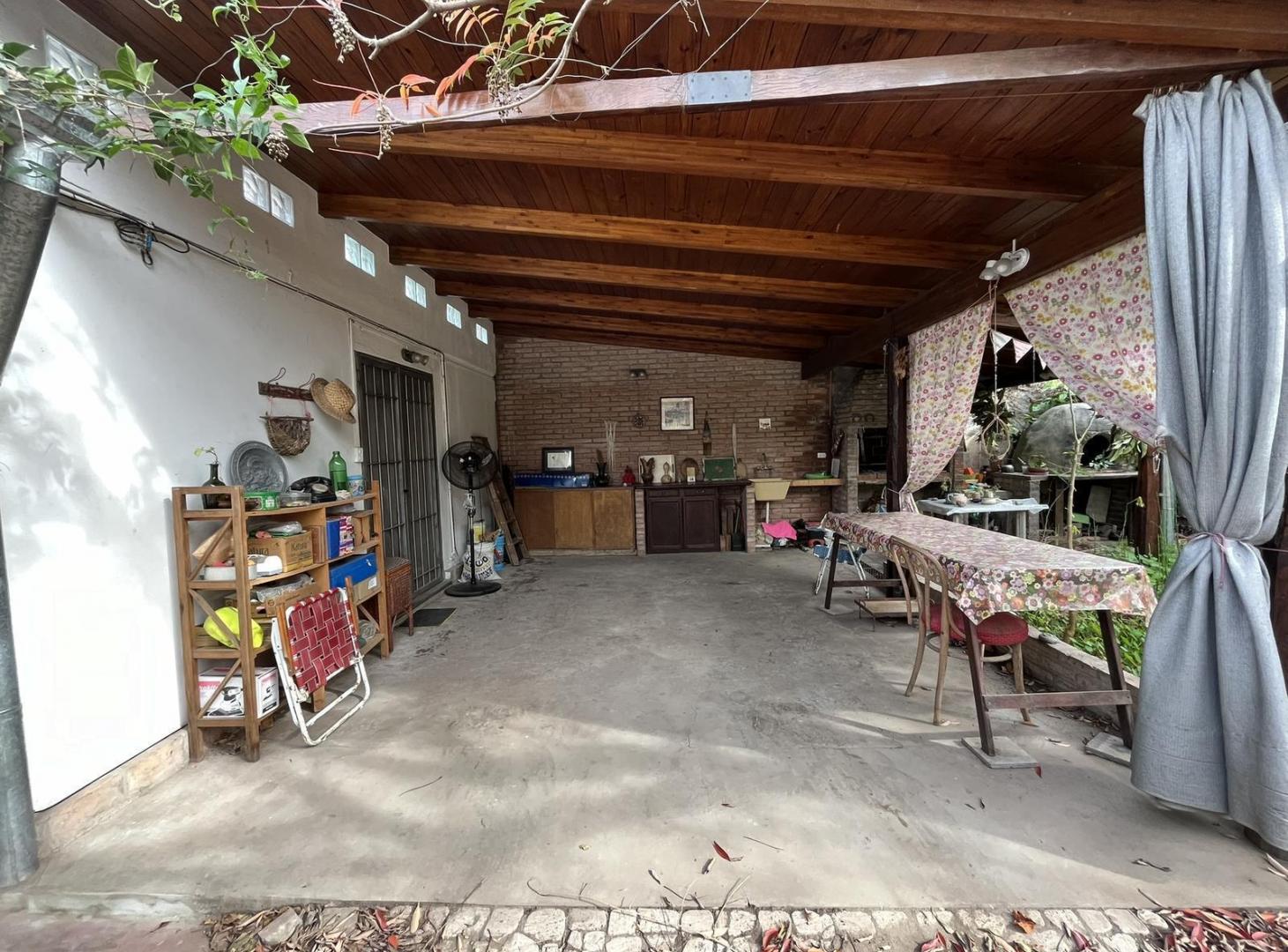 Foto de Venta casa 3 dormitorios quincho y cochera, imagen 2