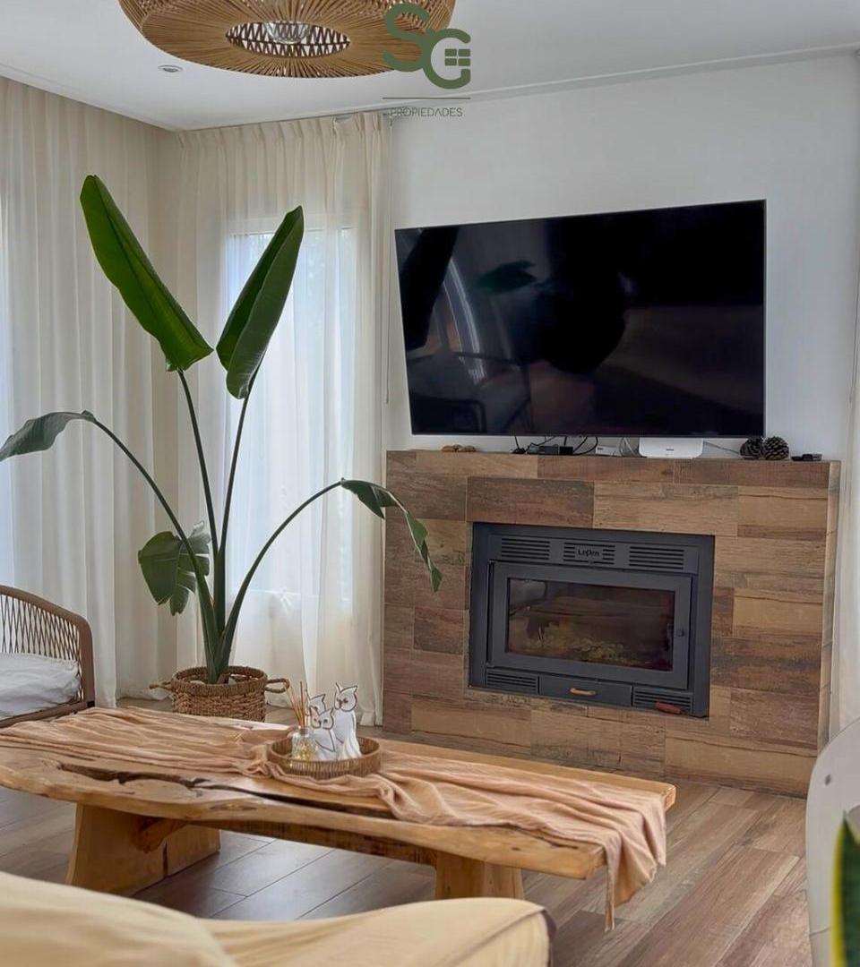 Casa de 4 ambientes, con piscina climatizada a la venta en Arenas del Sur. Mar del Plata