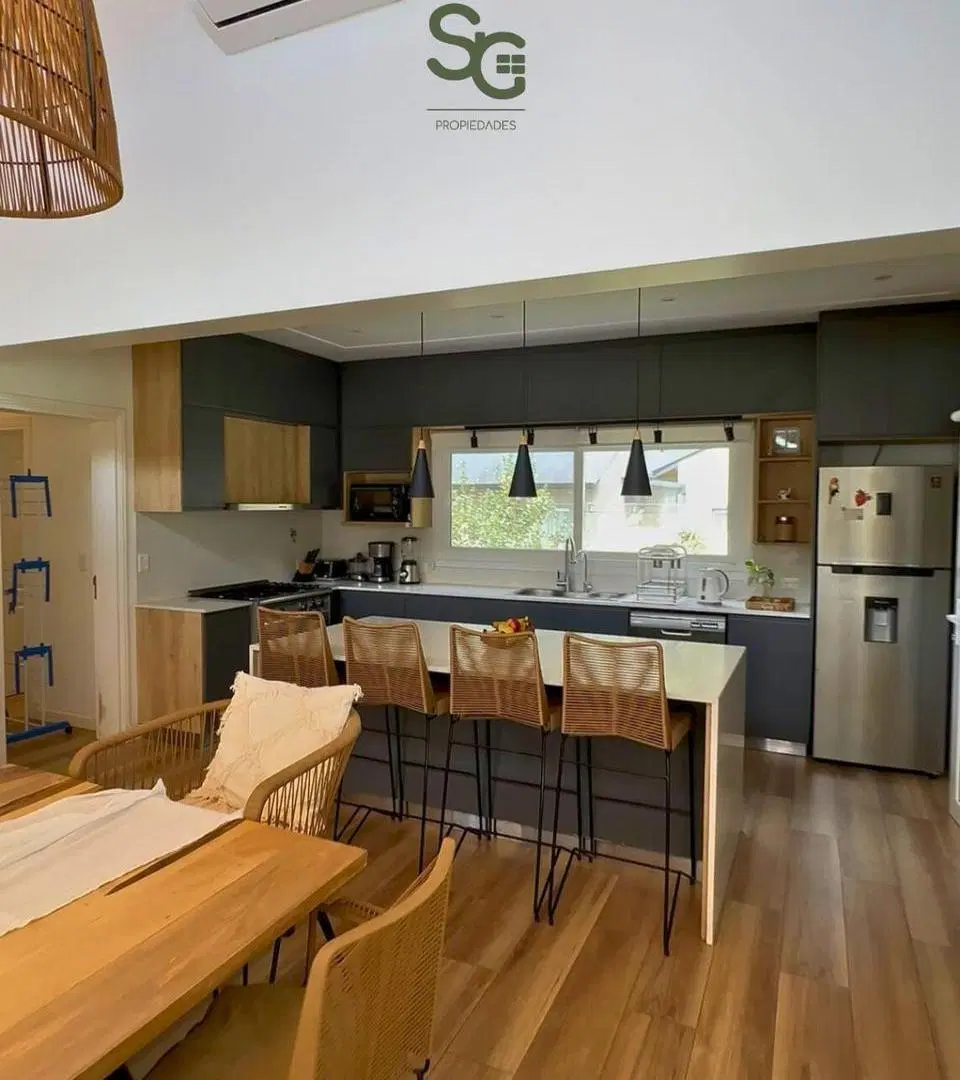 Casa de 4 ambientes, con piscina climatizada a la venta en Arenas del Sur. Mar del Plata 3