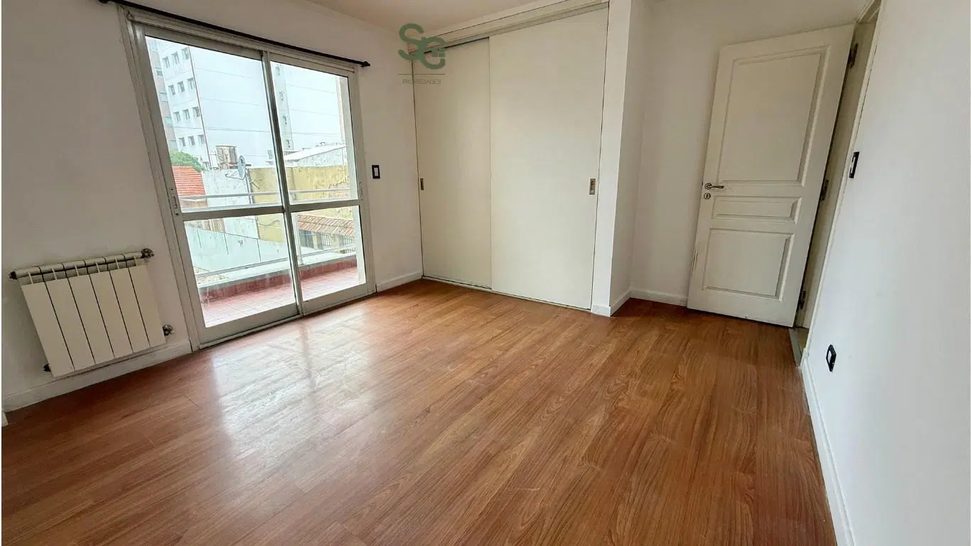 Departamento de 3 ambientes a la calle con cochera. En Alquiler, La Perla, Mar del Plata 4