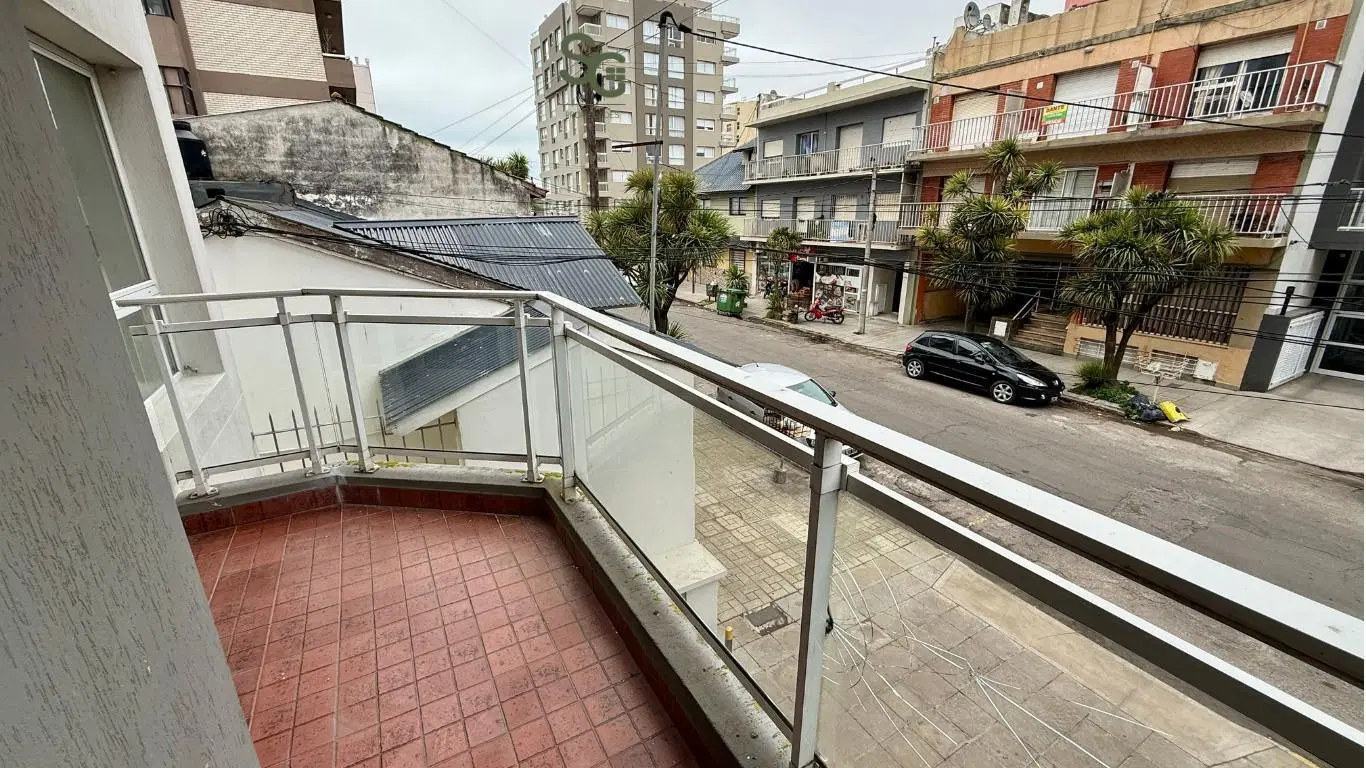 Departamento de 3 ambientes a la calle con cochera. En Alquiler, La Perla, Mar del Plata 3