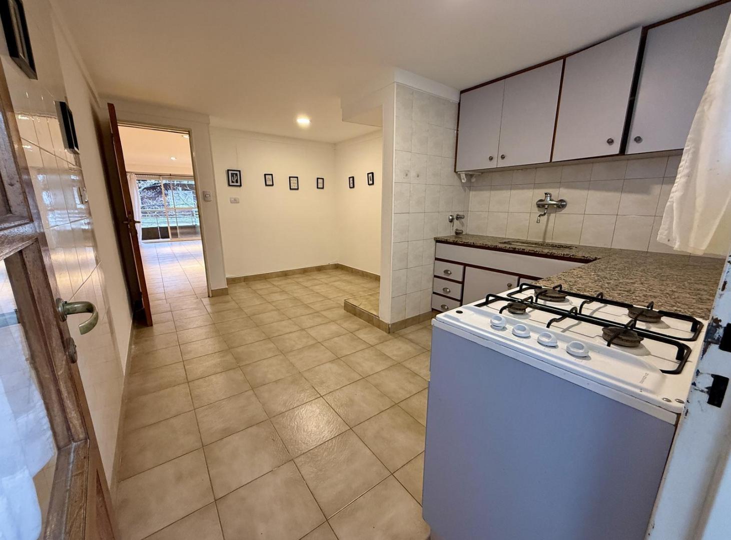 Foto de Departamento de 4 ambientes a la calle, con cochera, en venta, Plaza, imagen 1