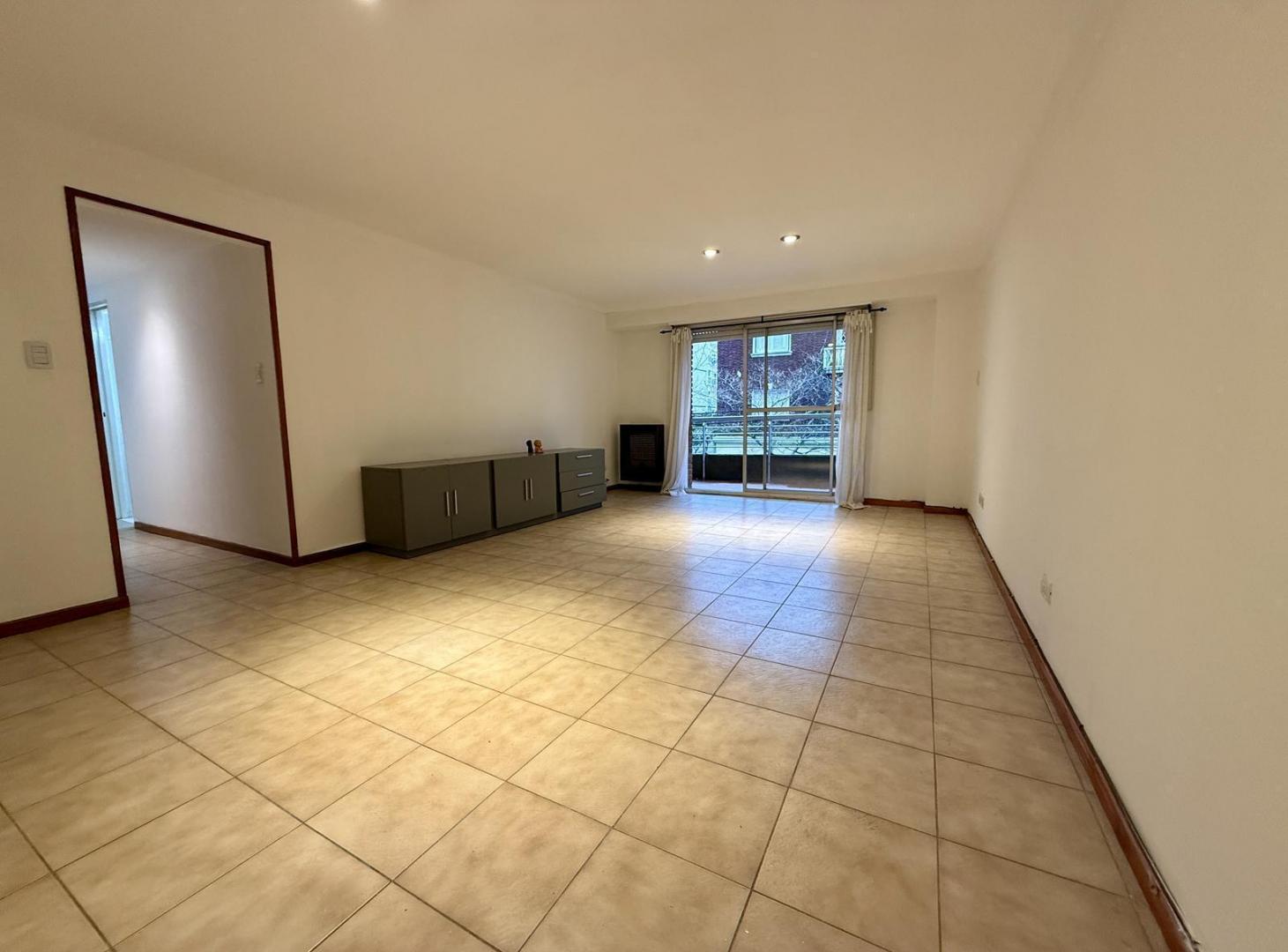 Foto de Departamento de 4 ambientes a la calle, con cochera, en venta, Plaza, imagen 4