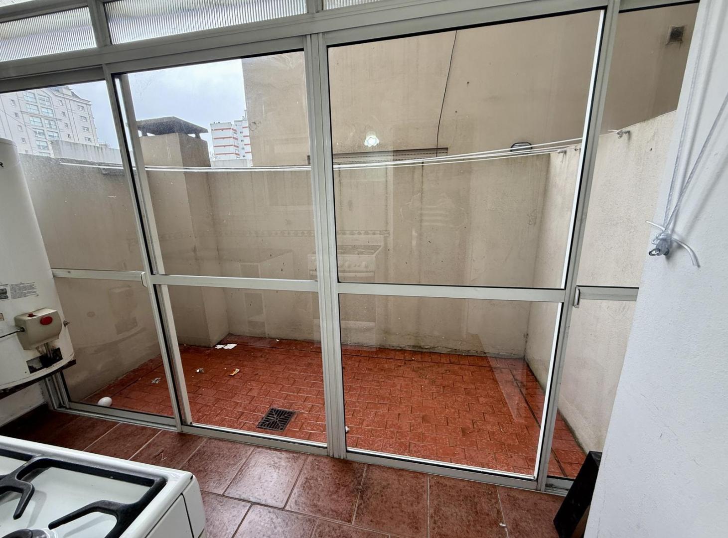 Foto de Departamento de 4 ambientes a la calle, con cochera, en venta, Plaza, imagen 3