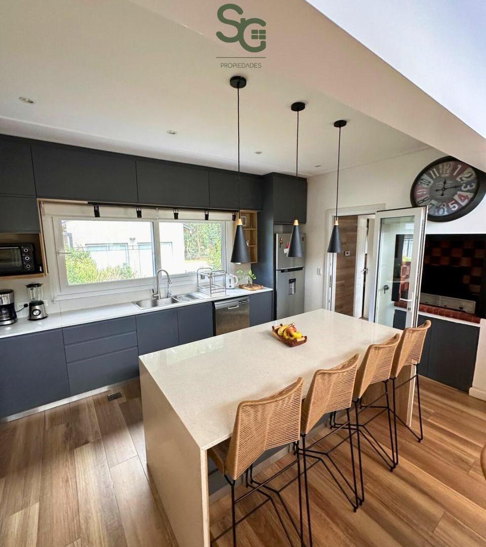 Casa de 4 ambientes con pileta climatizada, Alquiler Temporario. Arenas del Sur. Mar del Plata