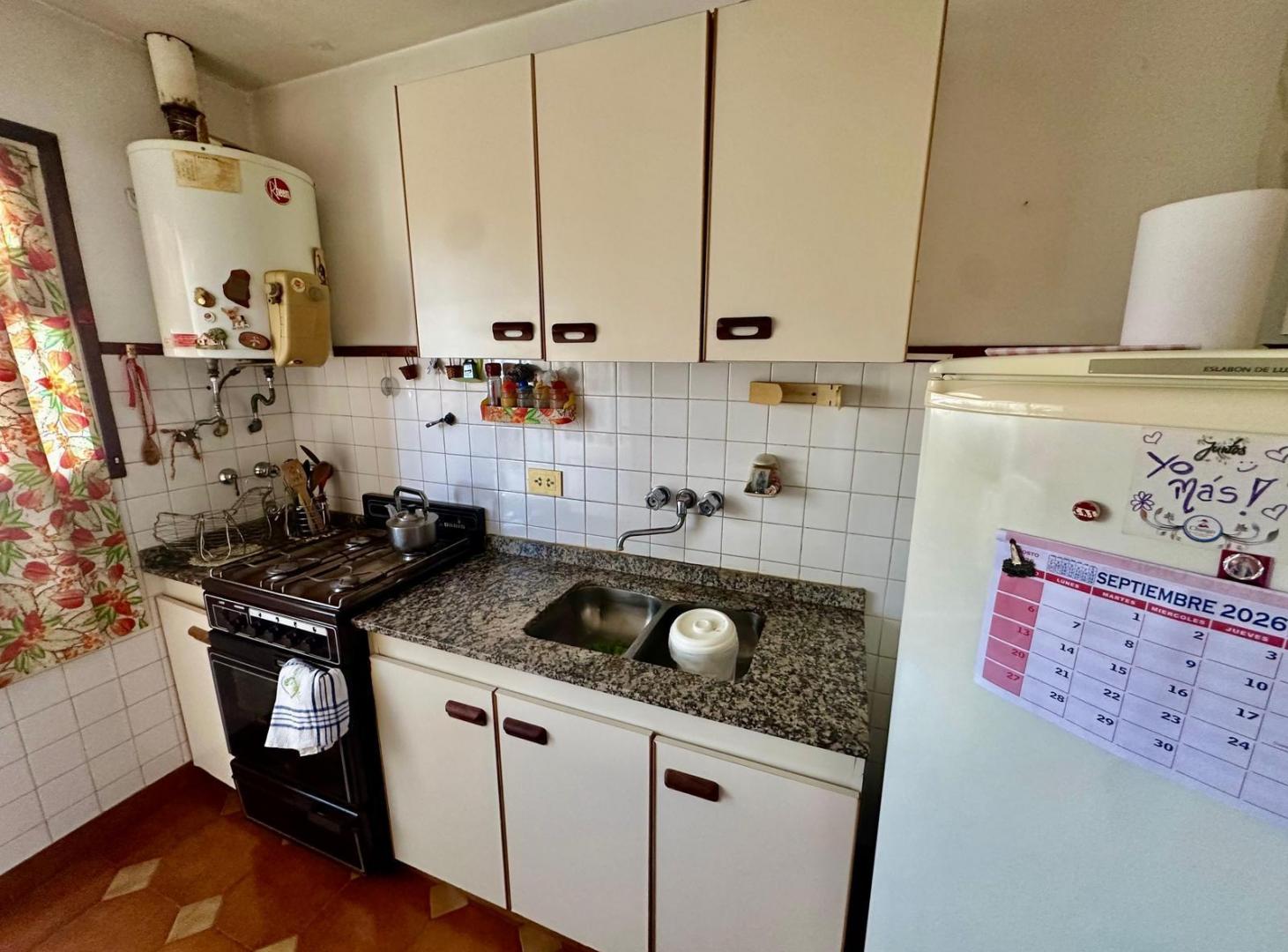 Foto de Departamento de 3 ambientes con balcon a la calle, en venta. Barrio, imagen 1