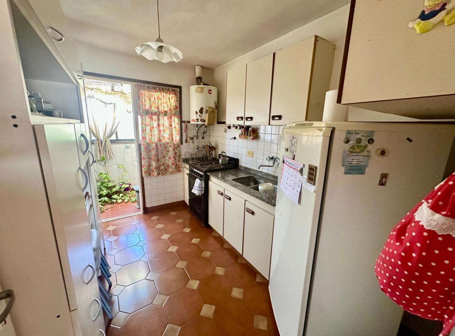 Foto de Departamento de 3 ambientes con balcon a la calle, en venta. Barrio, imagen 3